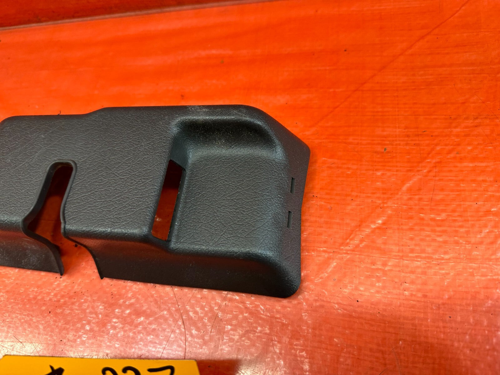 93 97 HONDA DEL SOL   TARGA TOP CATCH RELEASE W/ PLASTIC TRIM   OEM #2277