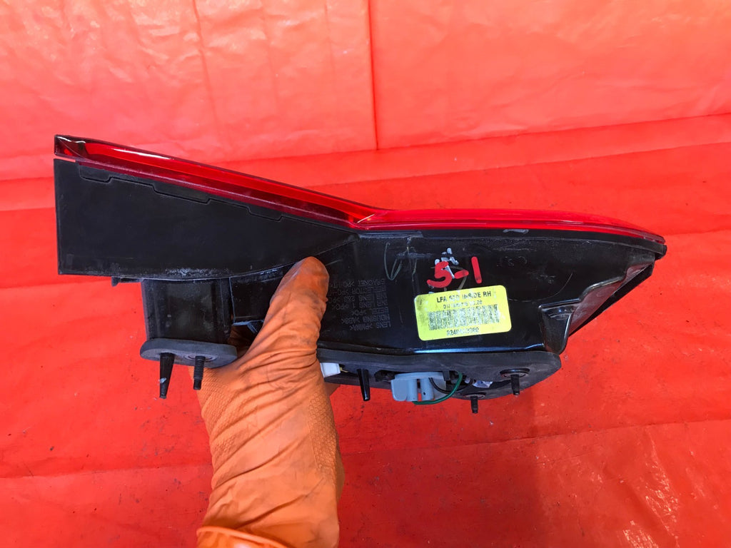 OEM 2016 2017 HYUNDAI SONATA PASSENGER RIGHT INNER TAIL LIGHT LAMP TRUNK NON LED7