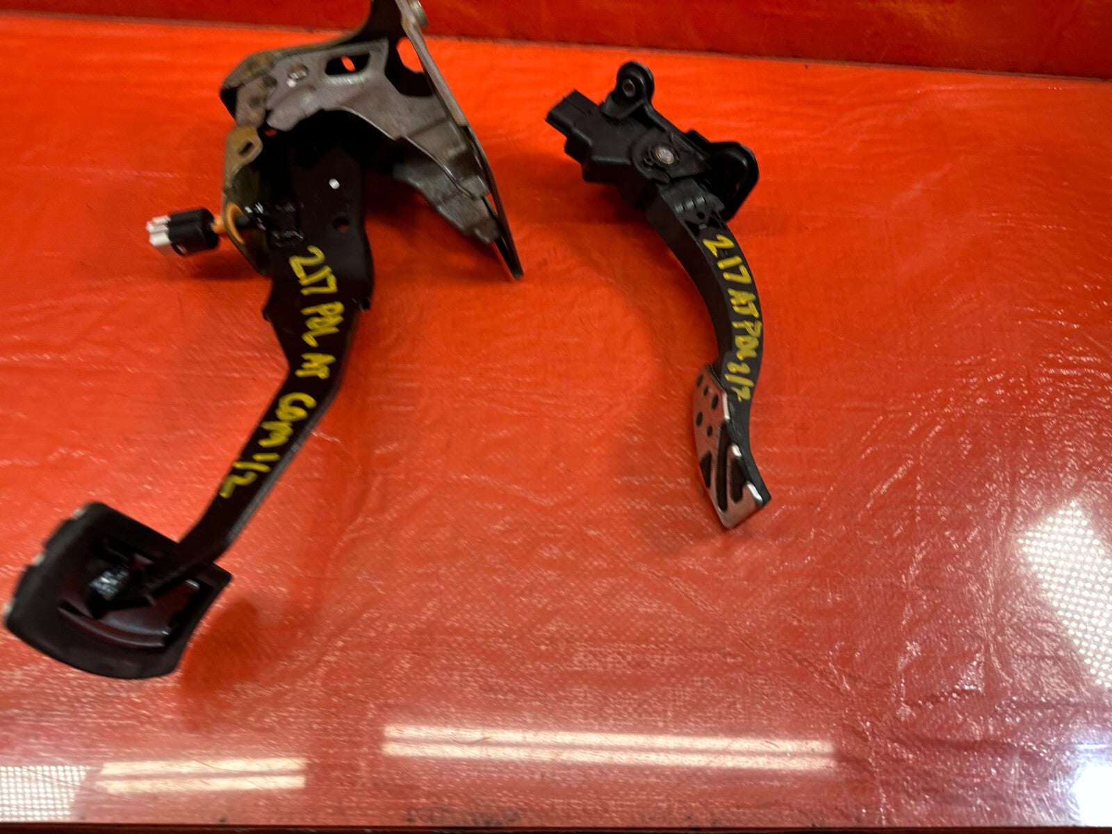 08 15 LANCER EVOLUTION X EVO 10   MR   AUTOMATIC GAS & BRAKE PEDALS   OEM #21711