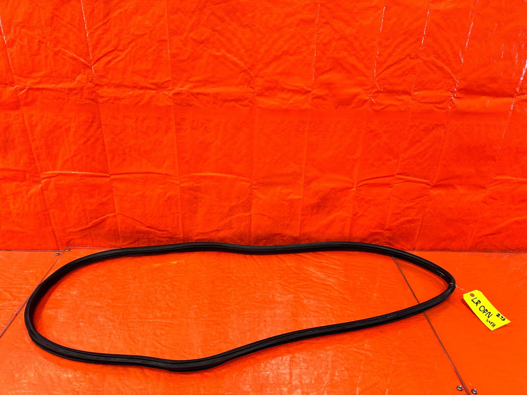 04 08 ACURA TSX   LEFT REAR   DOOR TO CHASSIS WEATHER STRIP OPEN TRIM OEM #2750