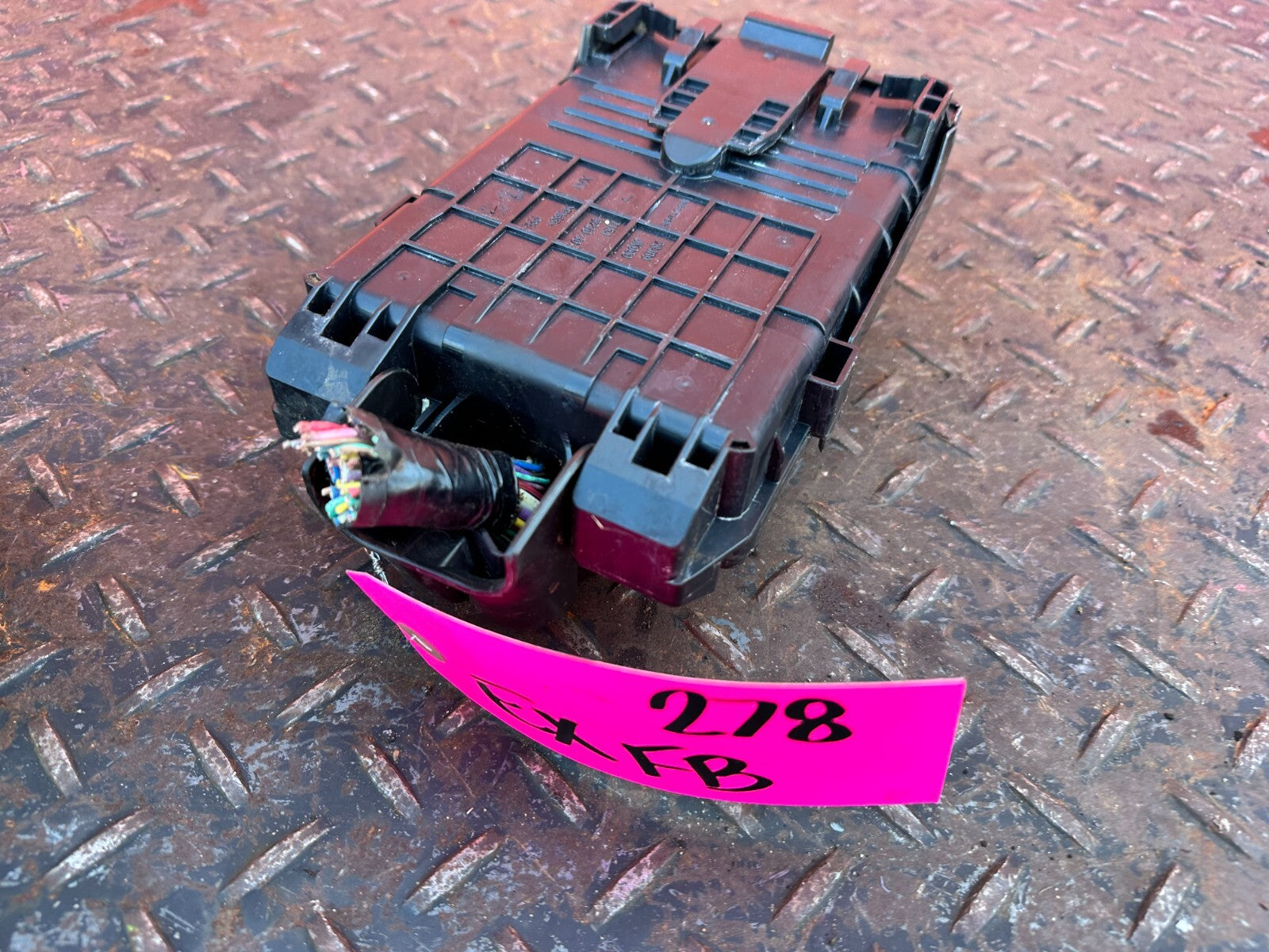 12 15 INFINITI G37 COUPE   EXTERIOR ENGINE BAY UNDER HOOD FUSE BOX PANEL OEM 2786