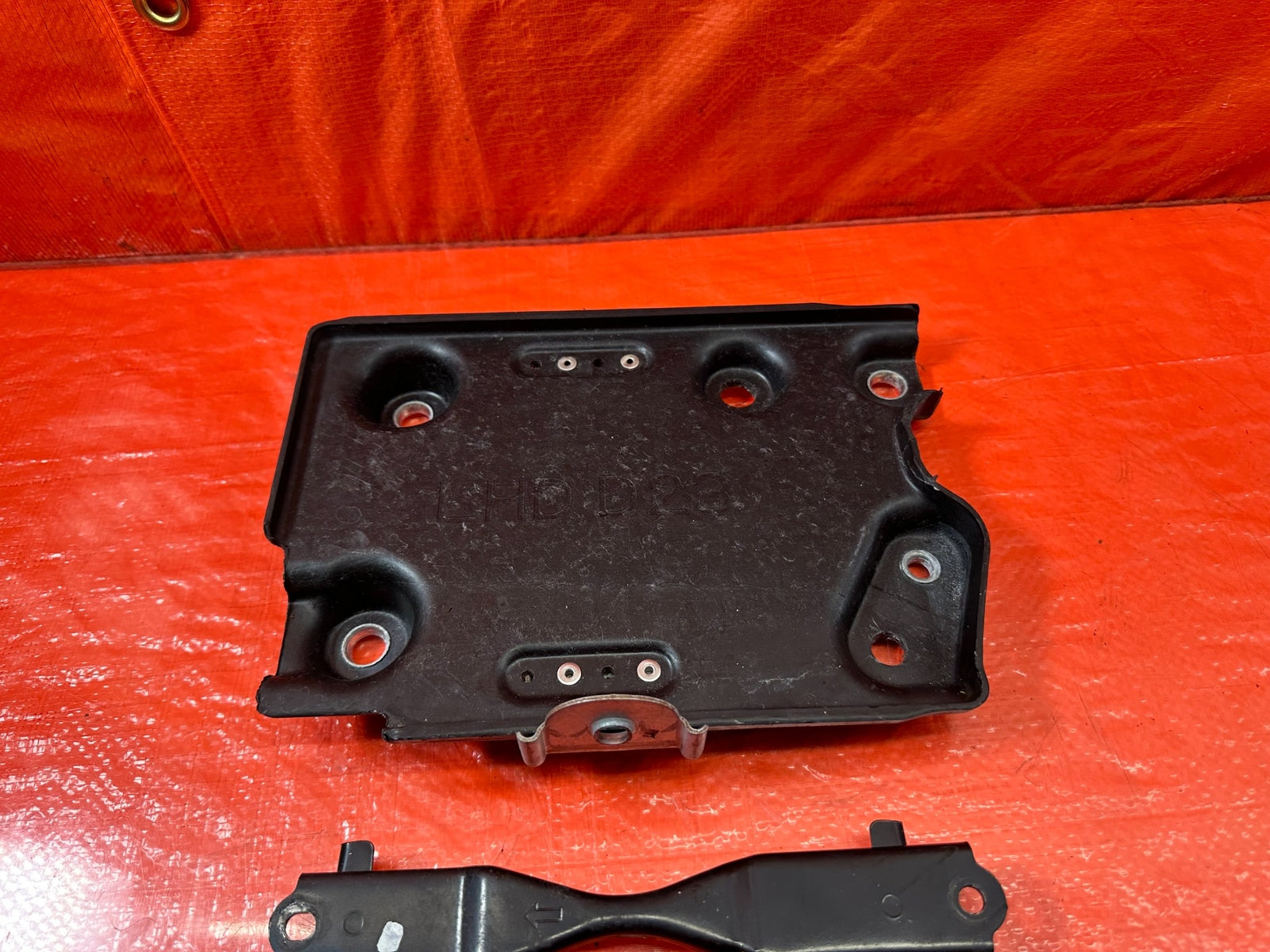 16 20 INFINITI Q50 & Q60 3.0L BATTERY TRAY MOUNTING BRACKET W/ TIE DOWN OEM #2007