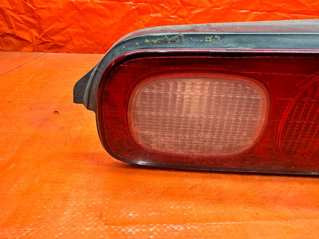 98 01 ACURA INTEGRA 2D RIGHT PASSENGER REAR TAIL LIGHT LAMP OEM #3314