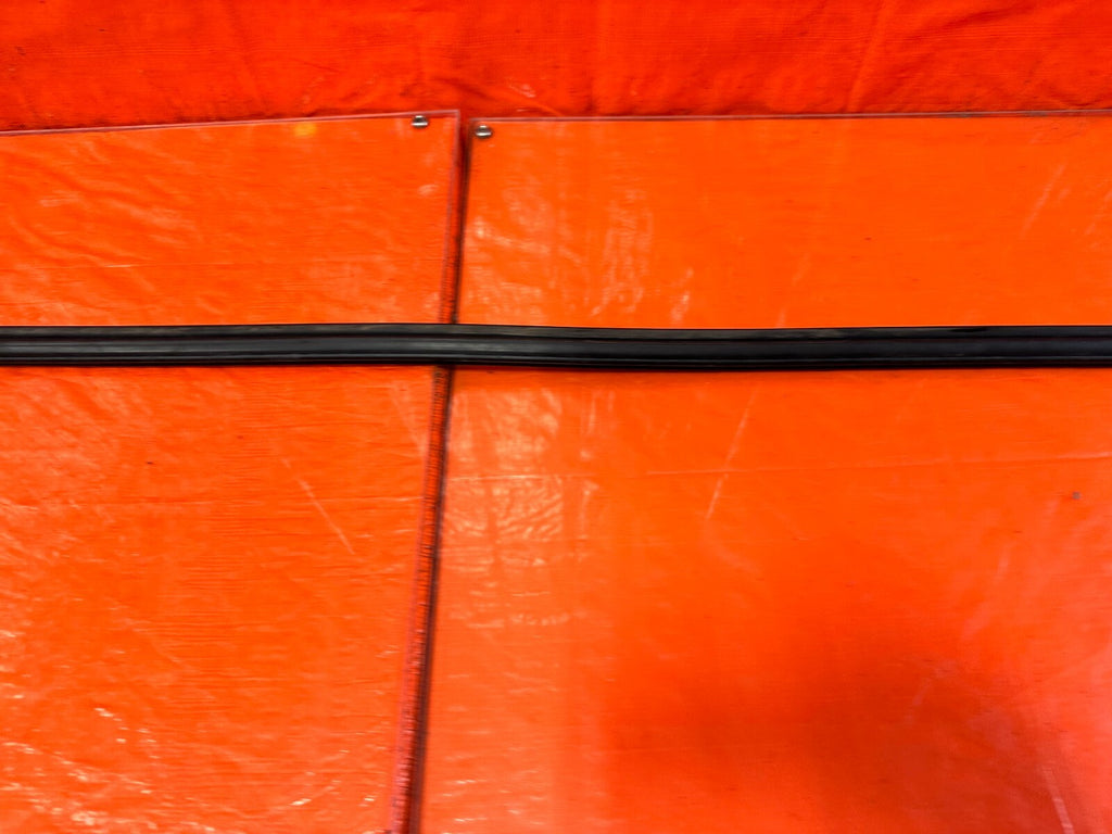 94 01 ACURA INTEGRA 2D   PASSENGER RIGHT TOP OF DOOR WEATHER STRIP OEM #2747