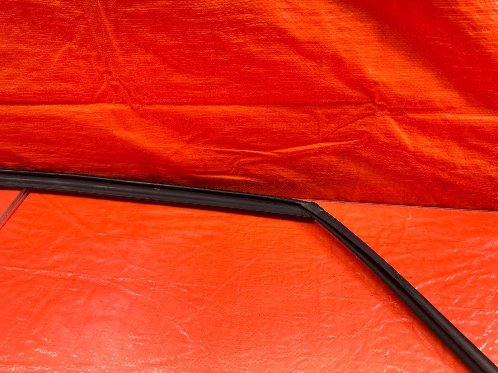 04 08 ACURA TSX   PASSENGER RIGHT FRONT WINDOW GLASS RUN CHANNEL   OEM #2097