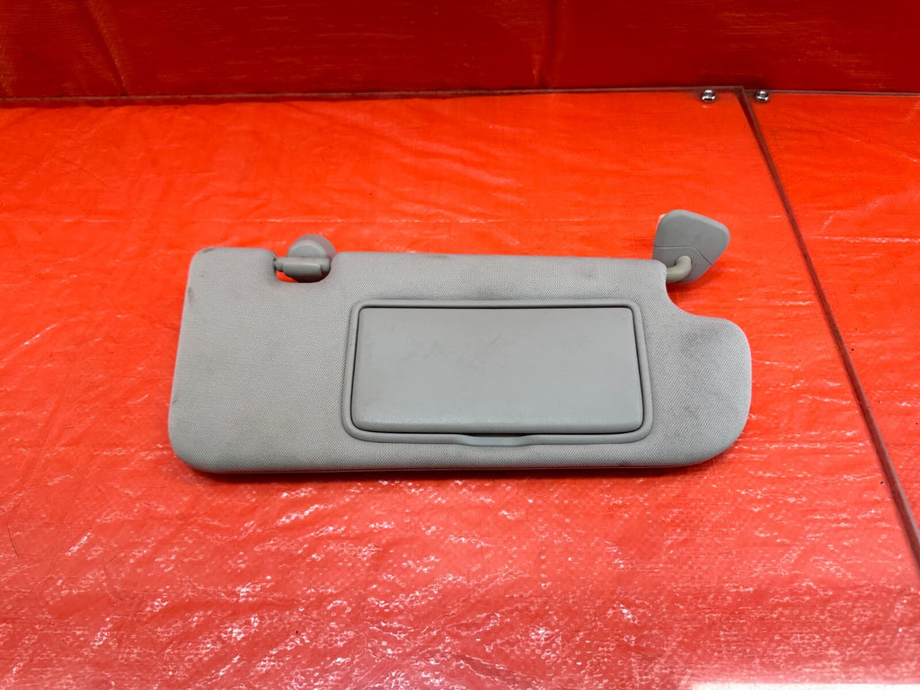 17 20 INFINITI Q50 / 17 20 Q60 SUNROOF MODEL   SUN VISOR PASSENGER RIGHT OEM 1857