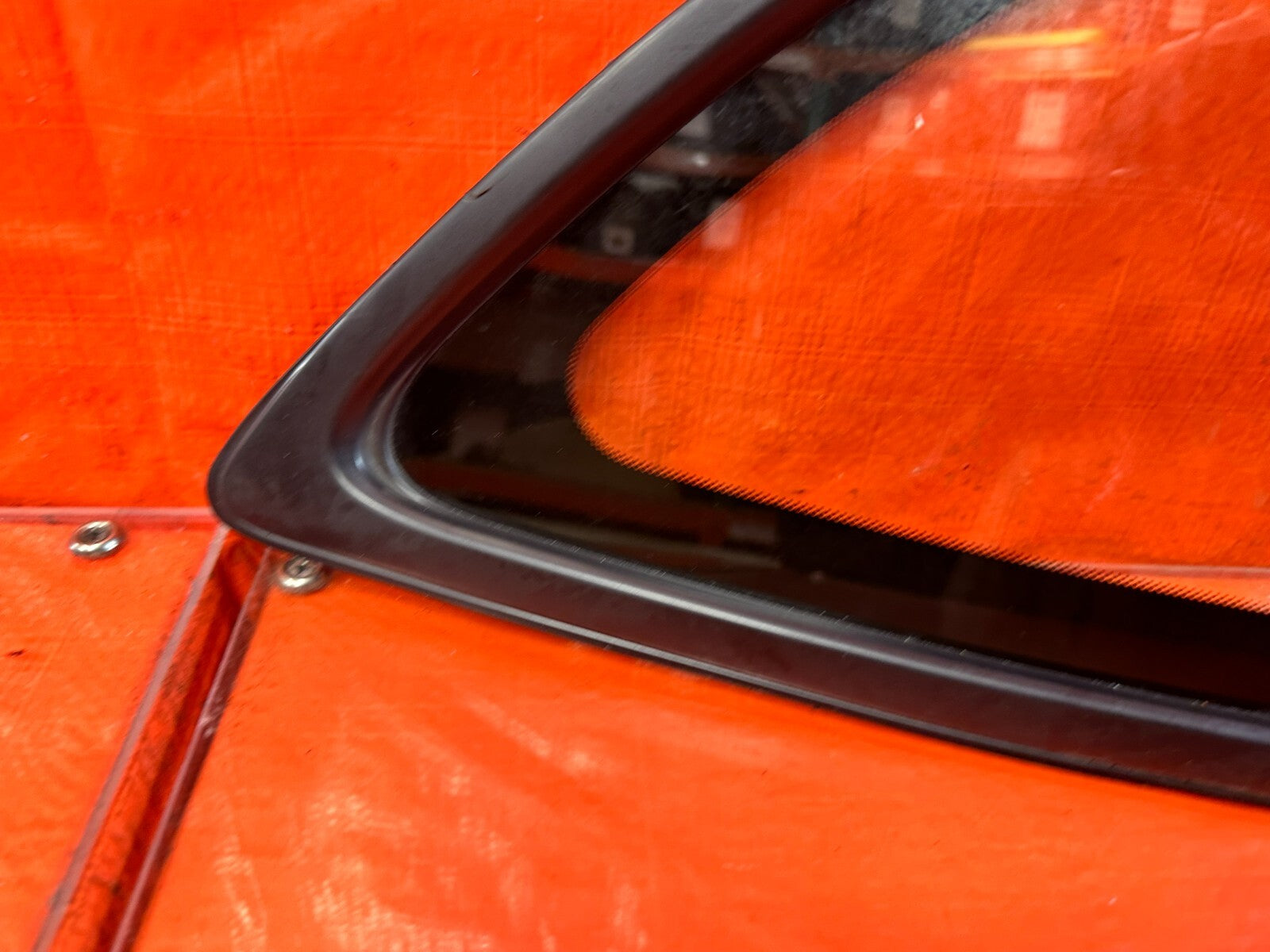 13 20 SUBARU BRZ   PASSENGER RIGHT REAR QUARTER GLASS TRIM   OEM #2923