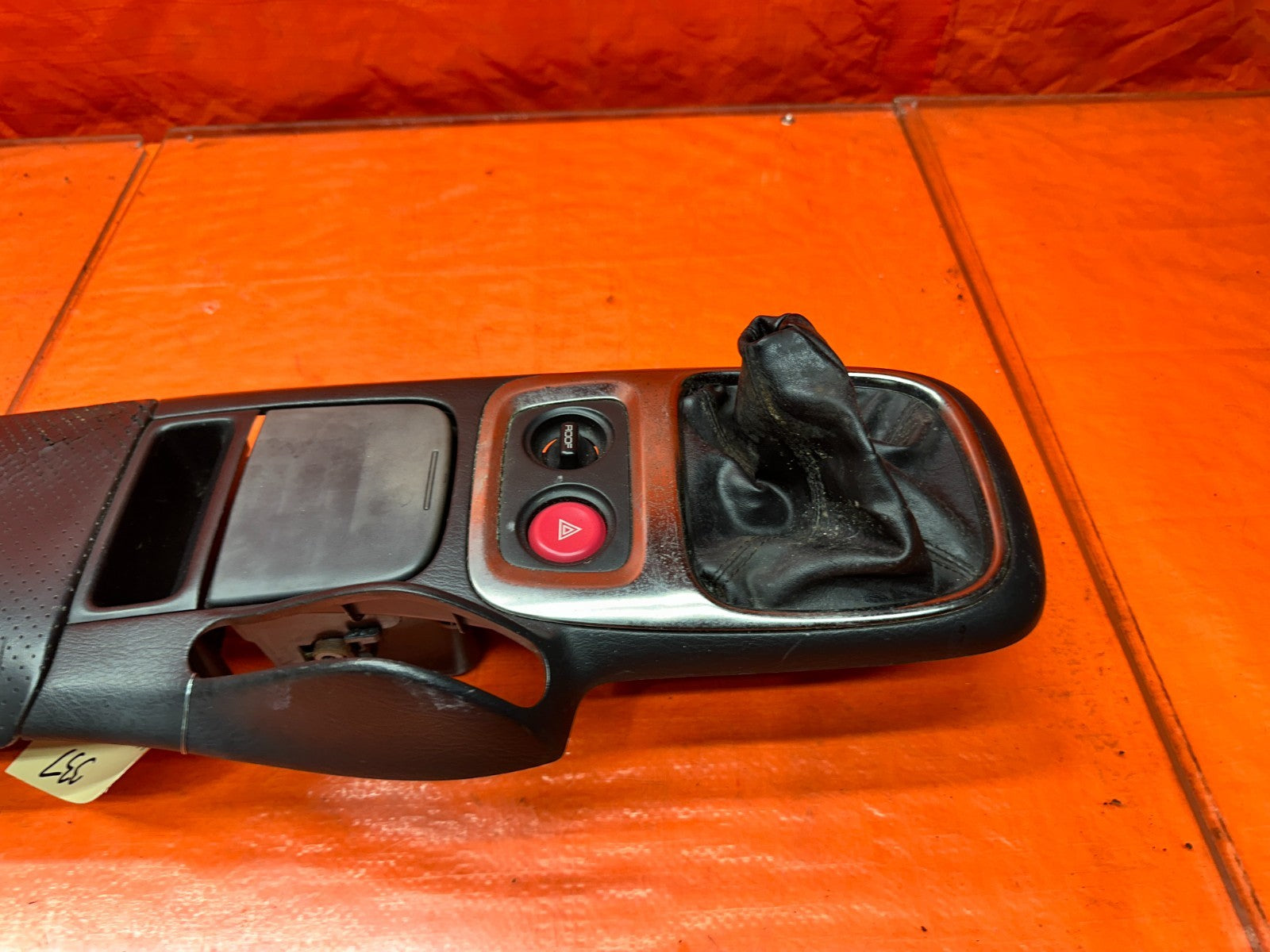 00 03 HONDA S2000 AP1 2.0L CENTER CONSOLE ARMREST SHIFTER TRIM BEZEL BLACK #33716