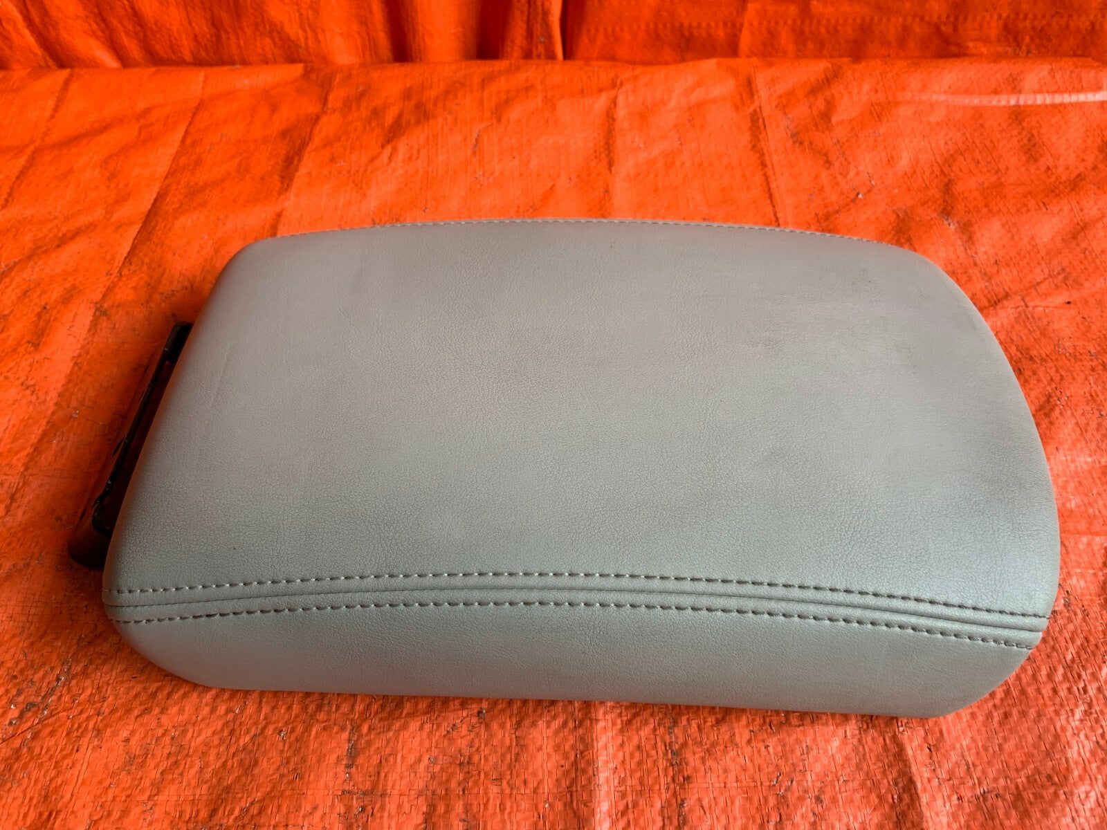 OEM 2016   2018 INFINITI Q50   CENTER CONSOLE ARM REST GRAY COLOR3