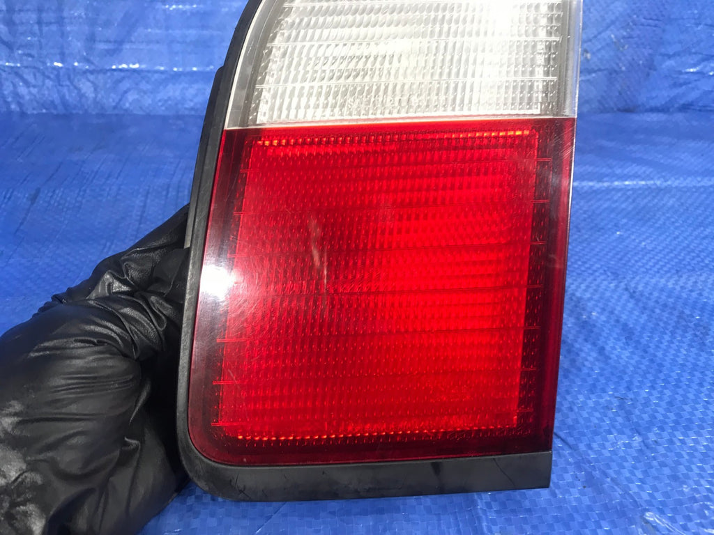 OEM 1996 HONDA ACCORD EX SEDAN 4D   PASSENGER RIGHT INNER  TAIL LIGHT LAMP R RH1