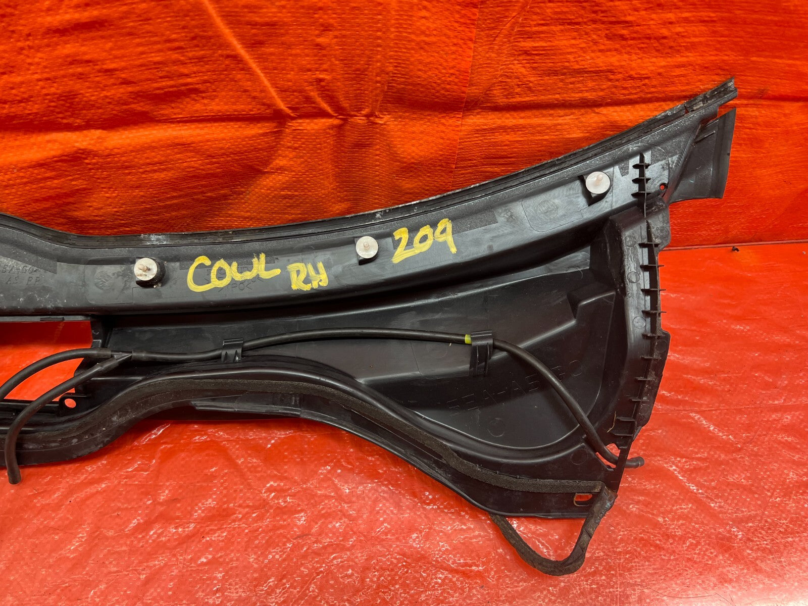 04 05 ACURA TSX   WINDSHIELD WIPER COWL PASSENGER RIGHT SIDE   OEM FACTORY #20911