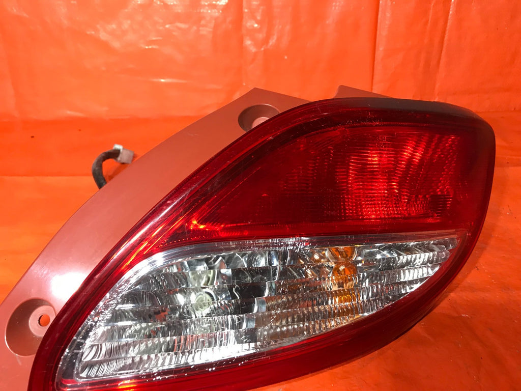OEM 2011 2012 11 12 MAZAD 2 PASSENGER RIGHT TAIL LIGHT LAMP R RH P94932