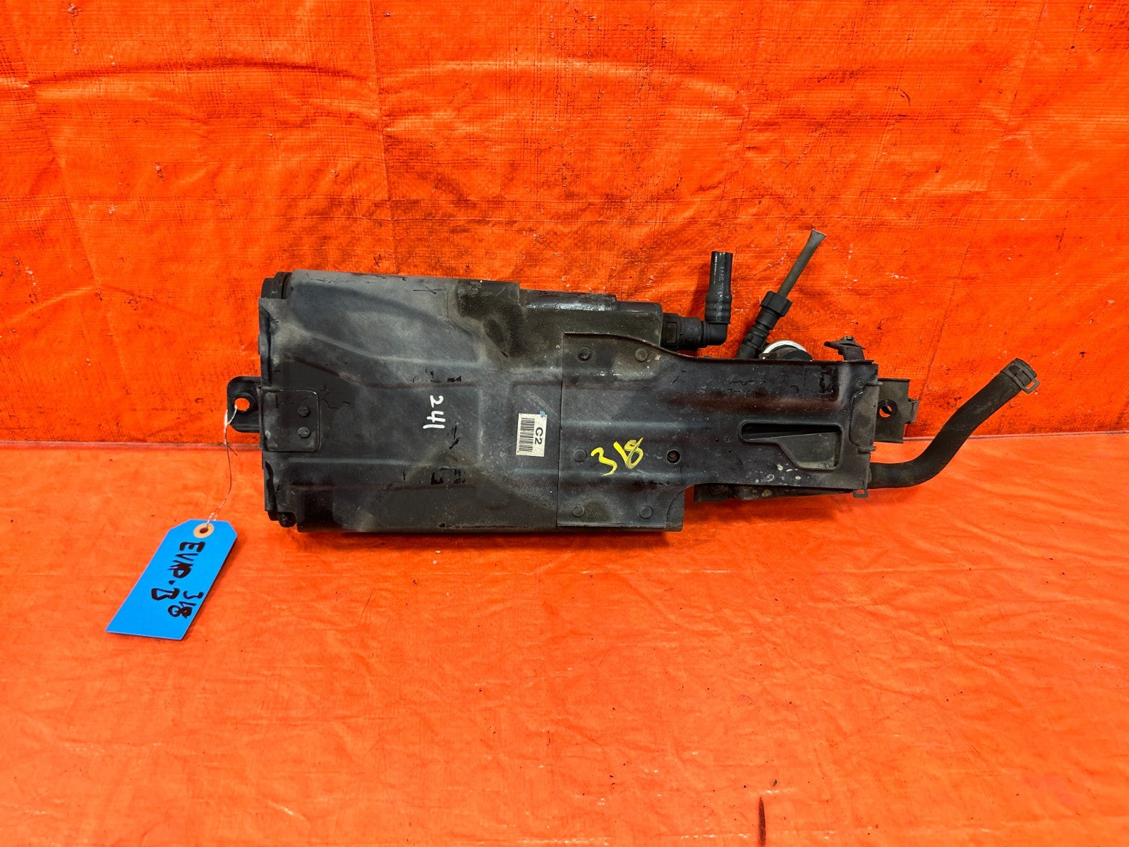 13 16 HYUNDAI GENESIS COUPE   FUEL VAPOR CHARCOAL EVAP TANK CANISTER   OEM 3183