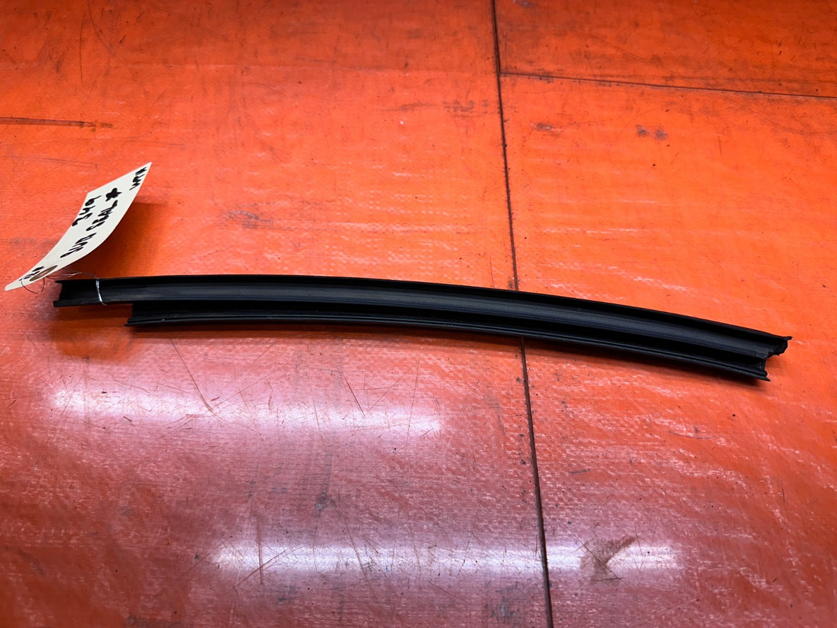 1994-2001 ACURA INTEGRA 2D PASSENGER RIGHT DOOR SUB SEAL WEATHERSTRIP OEM #3494