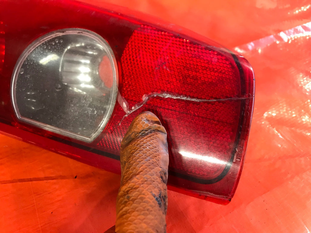TYC BRAND   2004 04 CHEVROLET COLORADO PASSENGER RIGHT TAIL LIGHT LAMP   FLAWS1