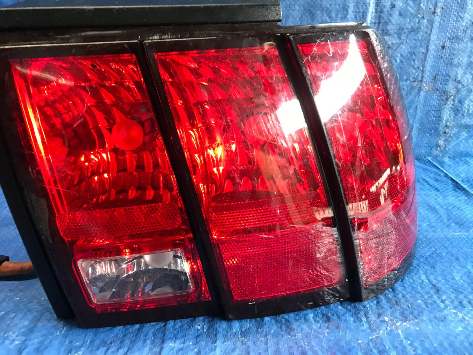 OEM 1999 2000 2001 2002 2003   FORD MUSTANG   PASSENGER RIGHT TAIL LIGHT R RH2