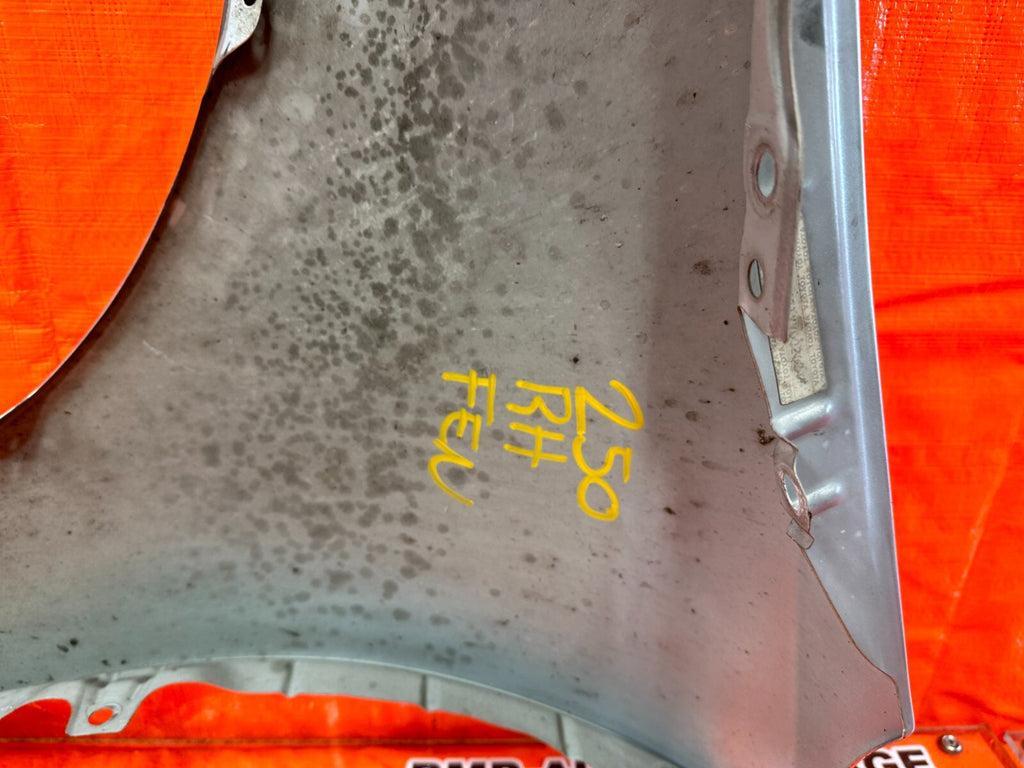 00 05 TOYOTA CELICA   FENDER   PASSENGER RIGHT SIDE   W/ OEM TOYOTAA VIN   #25016