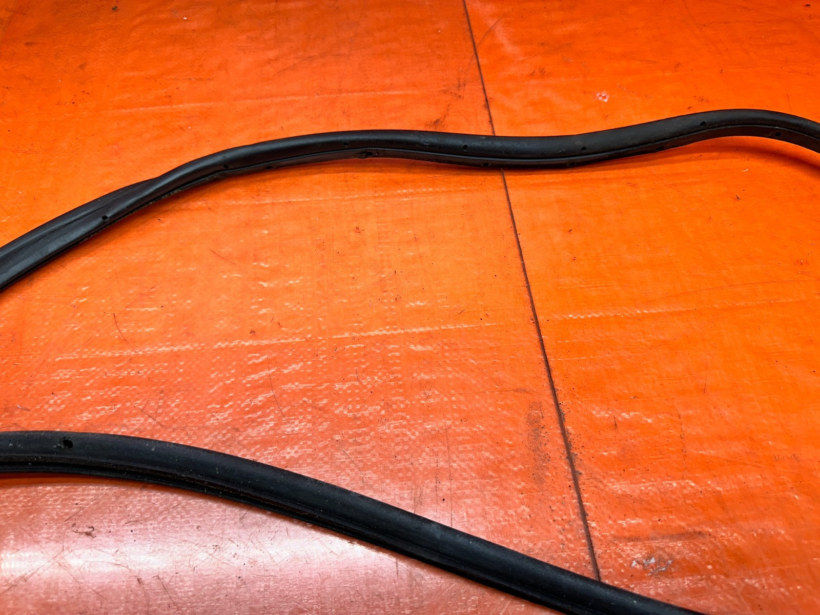 92 95 HONDA CIVIC EX 2D   DRIVER LEFT DOOR MOUNTED WEATHERSTRIP SEAL   OEM #33317