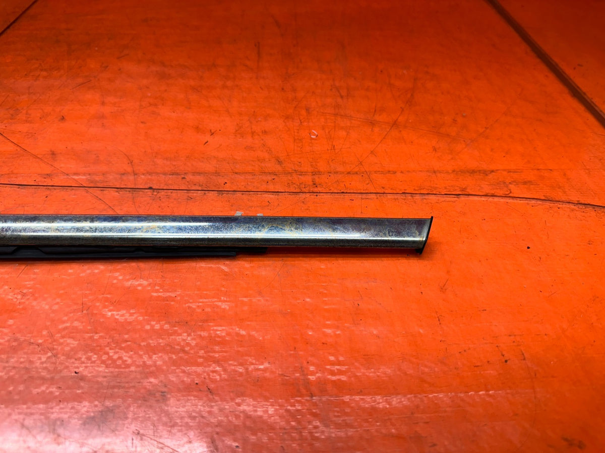 1994-2001 ACURA INTEGRA 2D PASSENGER RIGHT DOOR GLASS OUTER TRIM MOLD OEM #34913