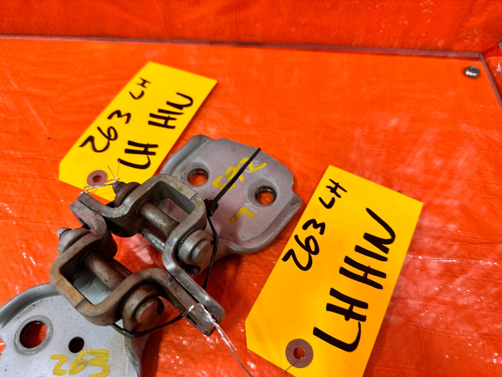 97 01 HONDA PRELUDE   DOOR HINGE SET HINGES   UPPER & LOWER   LEFT SIDE OEM #2636