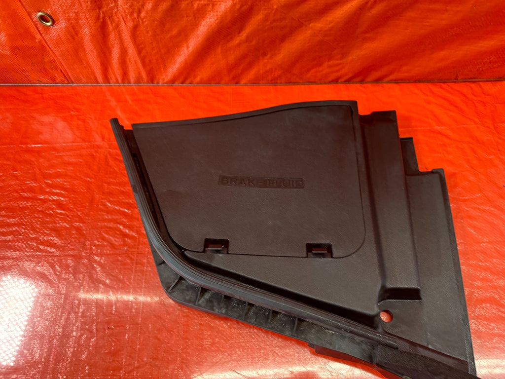 14 20 INFINITI Q50 Q60   BRAKE FLUID UNDER HOOD TRAY FRAME PLASTIC   OEM #2158