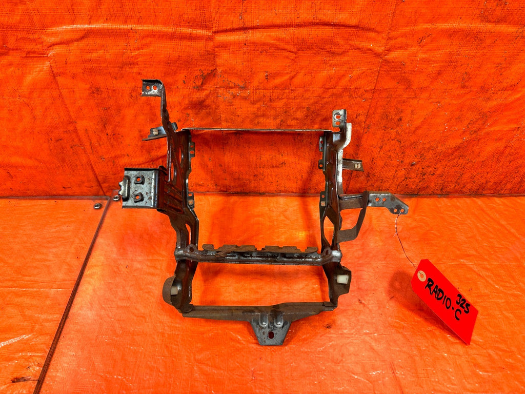 90 91 HONDA CIVIC HATCHBACK   DASHBOARD CENTER RADIO MOUNTING BRACKET OEM 3250