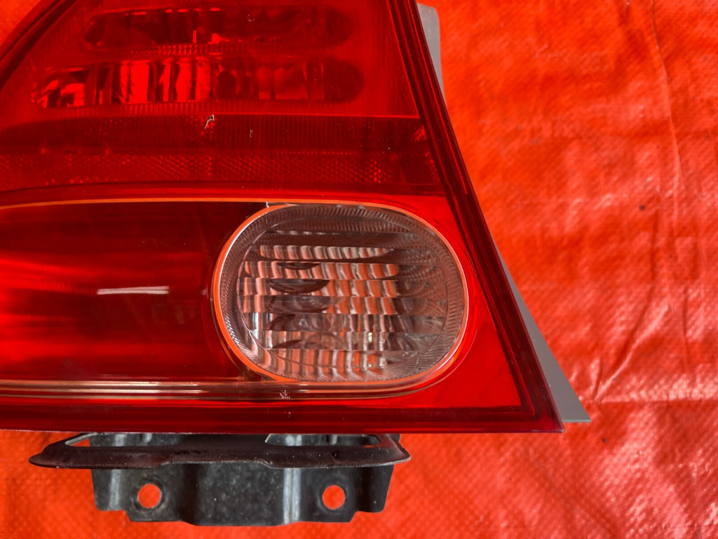 06 08 HONDA CIVIC   4 DOOR SEDAN   DRIVER LEFT OUTER TAIL LIGHT LAMP   OEM #664