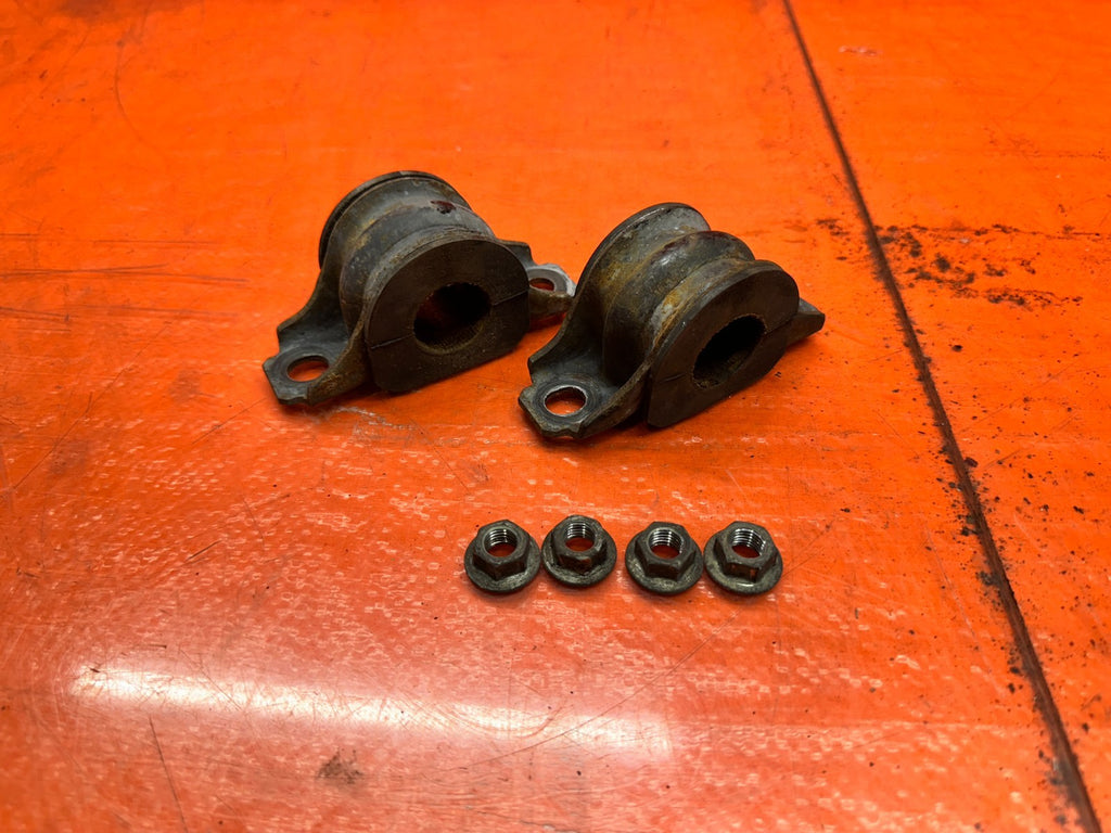 08 15 INFINITI G37 2D  COUPE   SWAY BAR BRACKETS REAR LEFT RIGHT OEM #3284