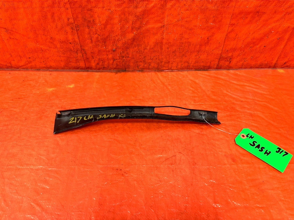 90-91 HONDA CIVIC HATCHBACK - LEFT INNER INSIDE OF THE DOOR SASH BRACKET OEM 3172