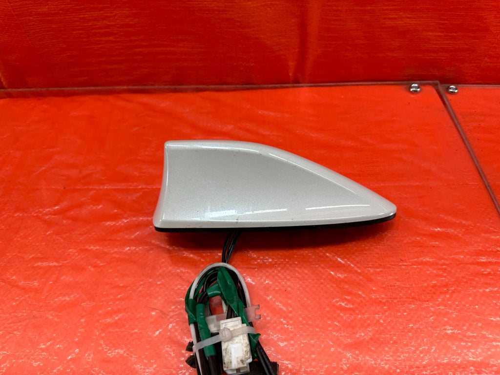 15 16 SUBARU WRX & STI   FACTORY ROOF SHARK FIN ANTENNA WHITE   OEM #1805