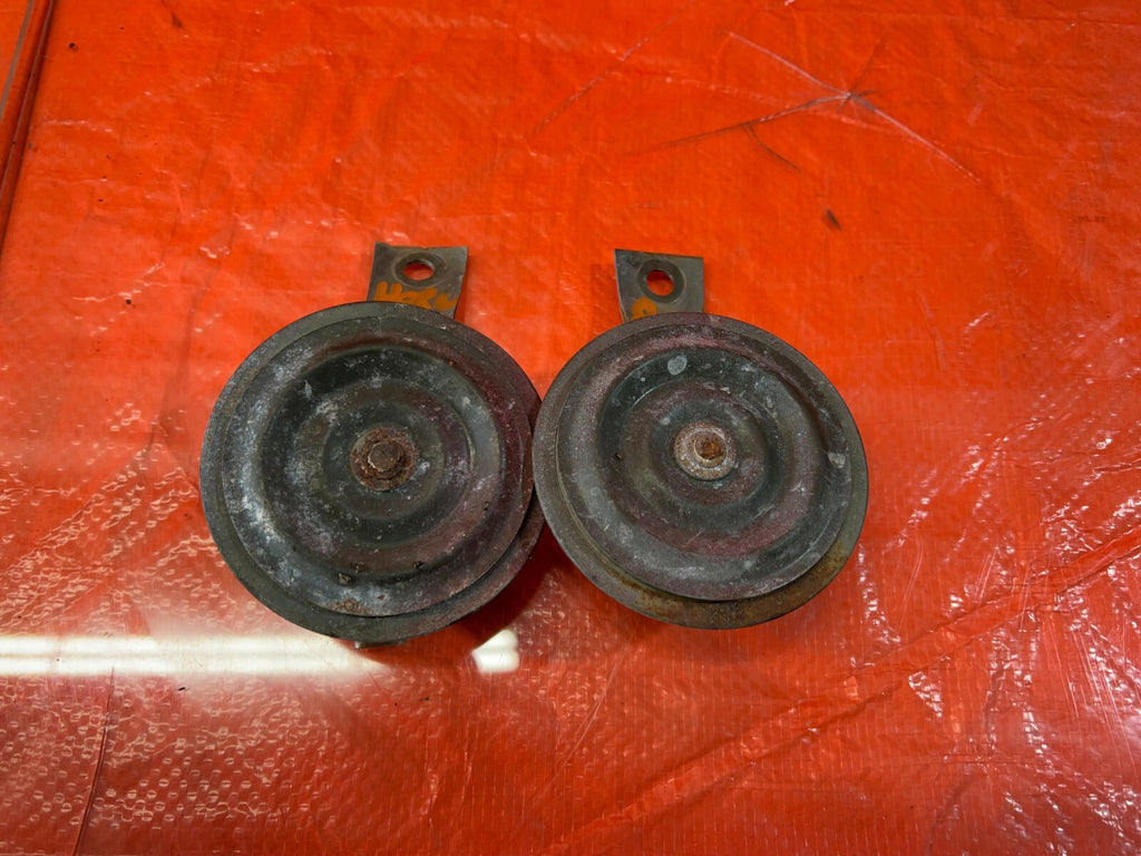 90 96 NISSAN 300ZX   HORN SET / HIGH AND LOW NOTE HORNS   OEM #850