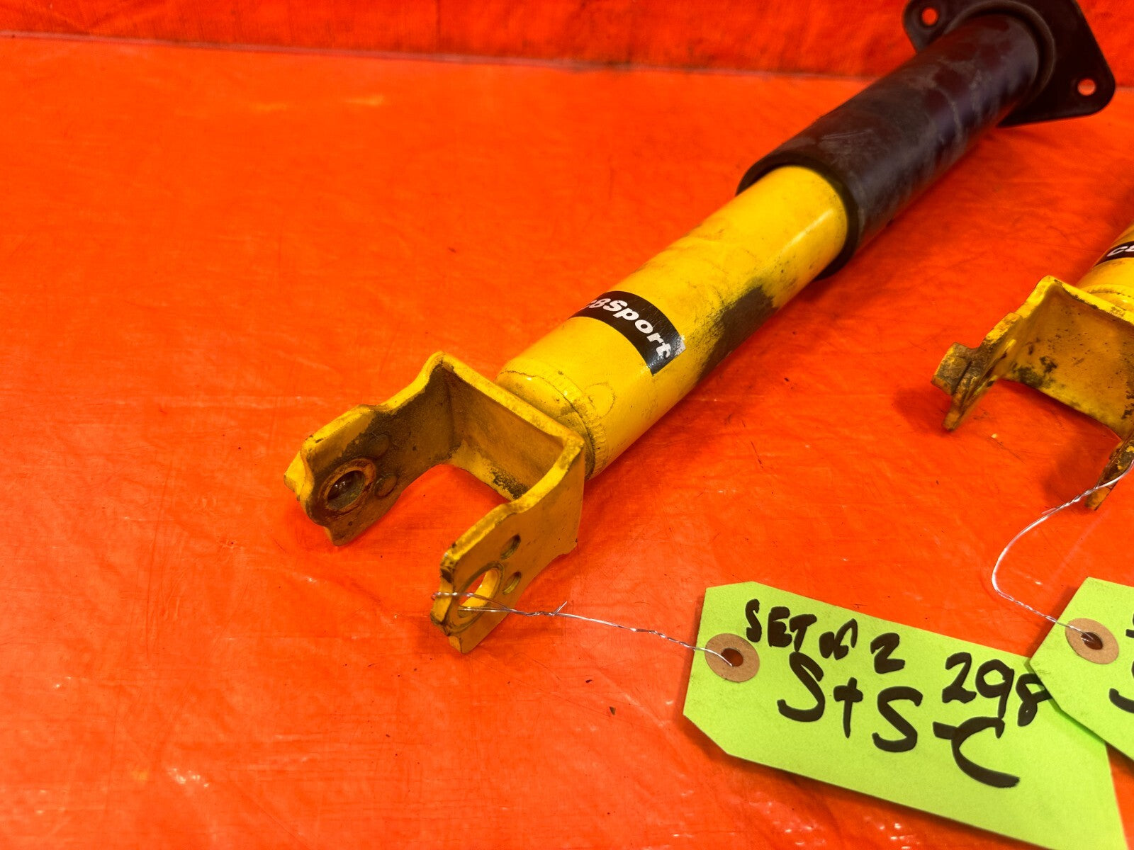 03 07 INFINITI G35 COUPE   W/ BREMBO MODEL   REAR SHOCK ABSORBERS LEFT AND RIGHT1