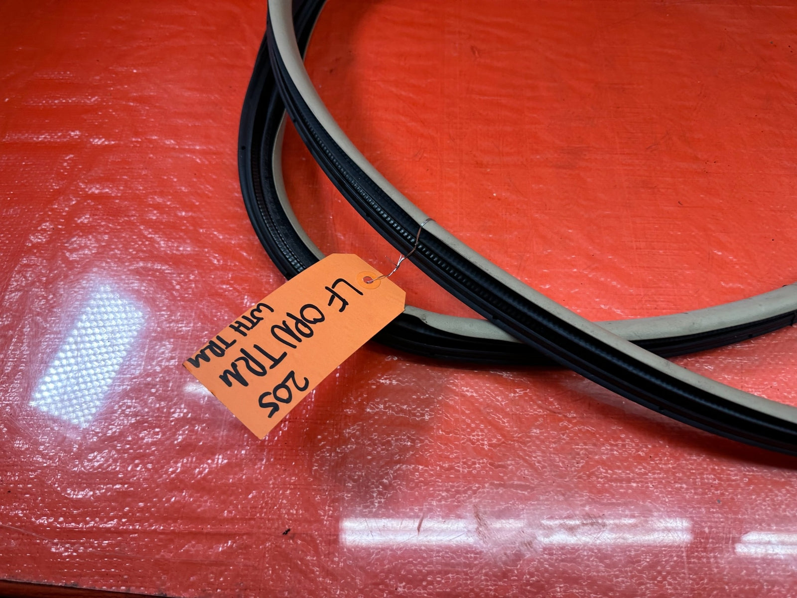 04 08 ACURA TSX   LEFT FRONT   DOOR TO CHASSIS WEATHER STRIP OPEN TRIM OEM #2058