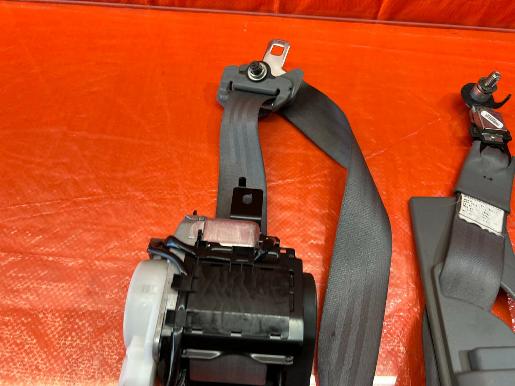 05 06 ACURA TL   SEAT SAFETY BELT   PASSENGER RIGHT FRONT GRAY COLOR   OEM #1085