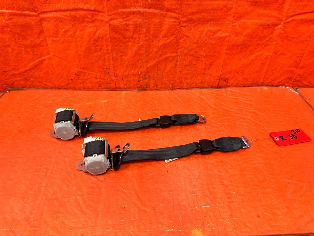 09 15 INFINITI G37 CONVERTIBLE   REAR SEAT BELTS LEFT & RIGHT   OEM #3100