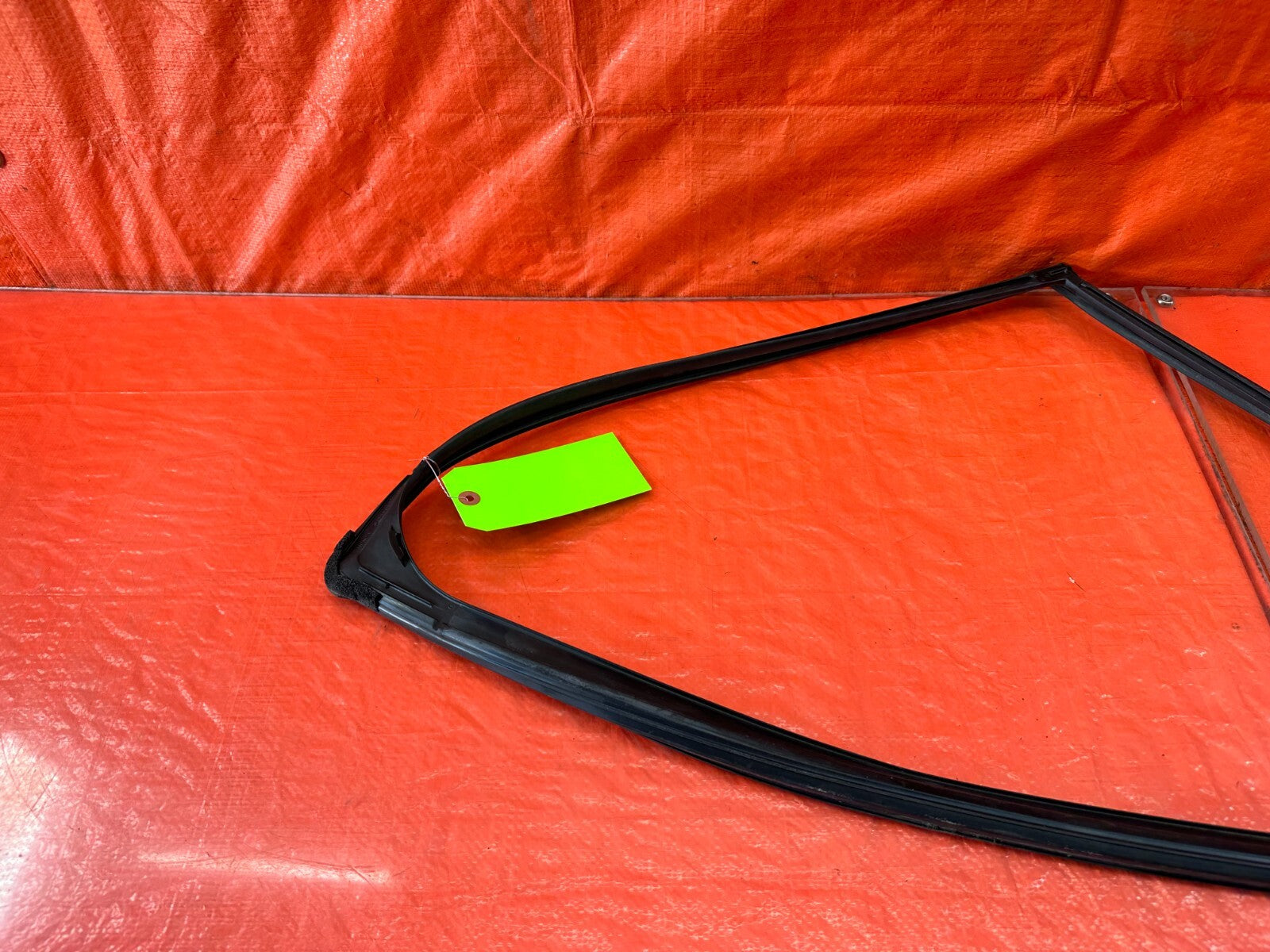 09 10 ACURA TSX   PASSENGER RIGHT REAR WINDOW GLASS RUN CHANNEL   OEM #2338