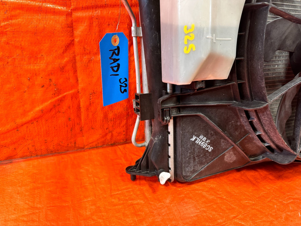 12 14 HYUNDAI GENESIS COUPE BK2 2.0L   RADIATOR W/ BOTH COOLING FANS & TANK 32514