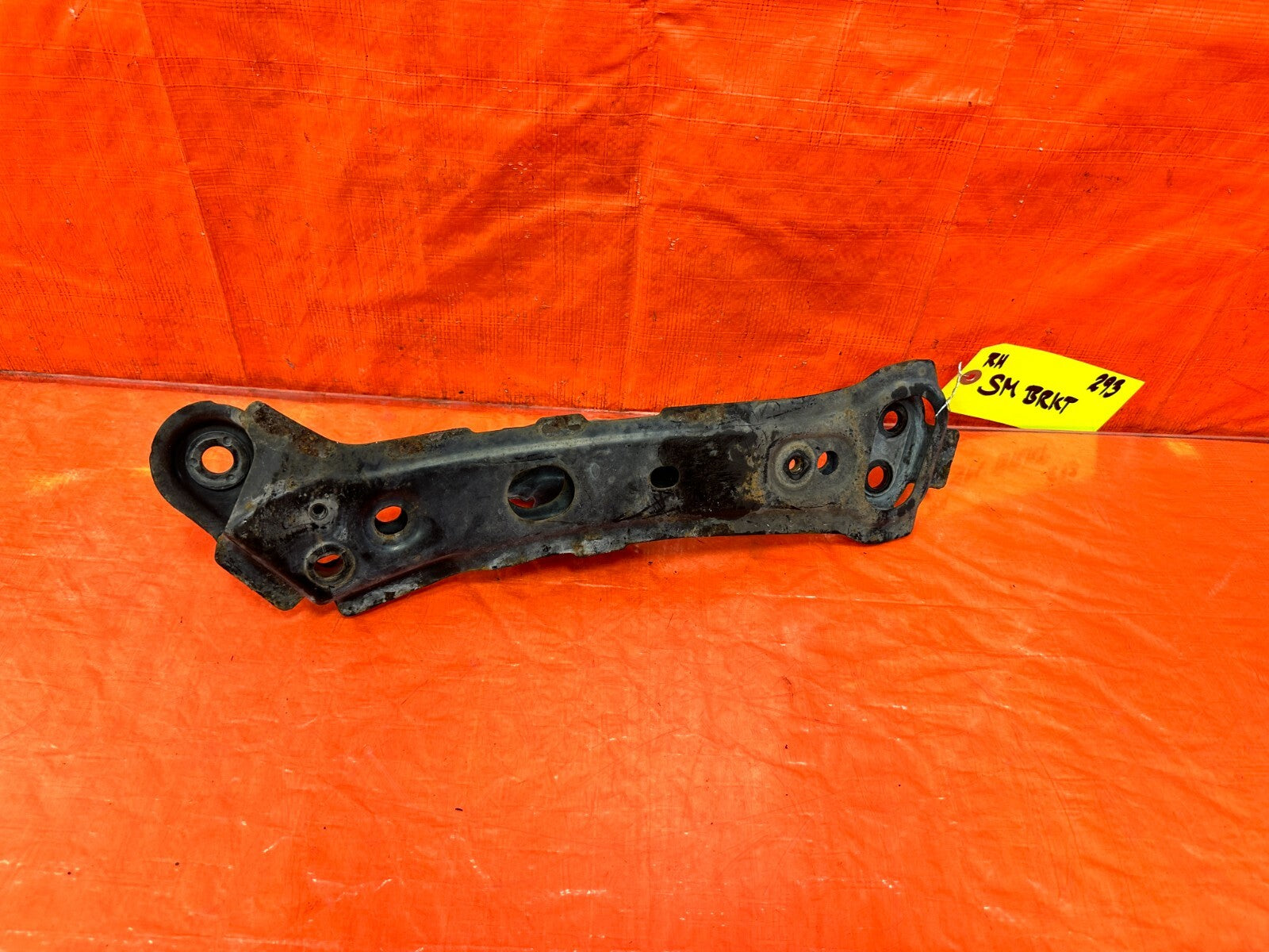 13 16 SCION FRS 17 20 86 13 20 BRZ RIGHT SUBFRAME SWAY BAR BRACKET OEM 2933
