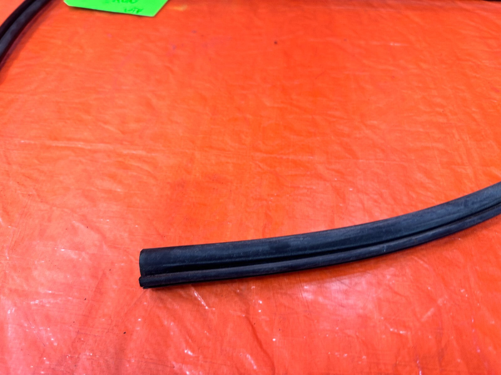 06 11 CIVIC 4D SEDAN   PASSENGER RIGHT REAR WEATHER STRIP RUN CHANNEL OEM #2825