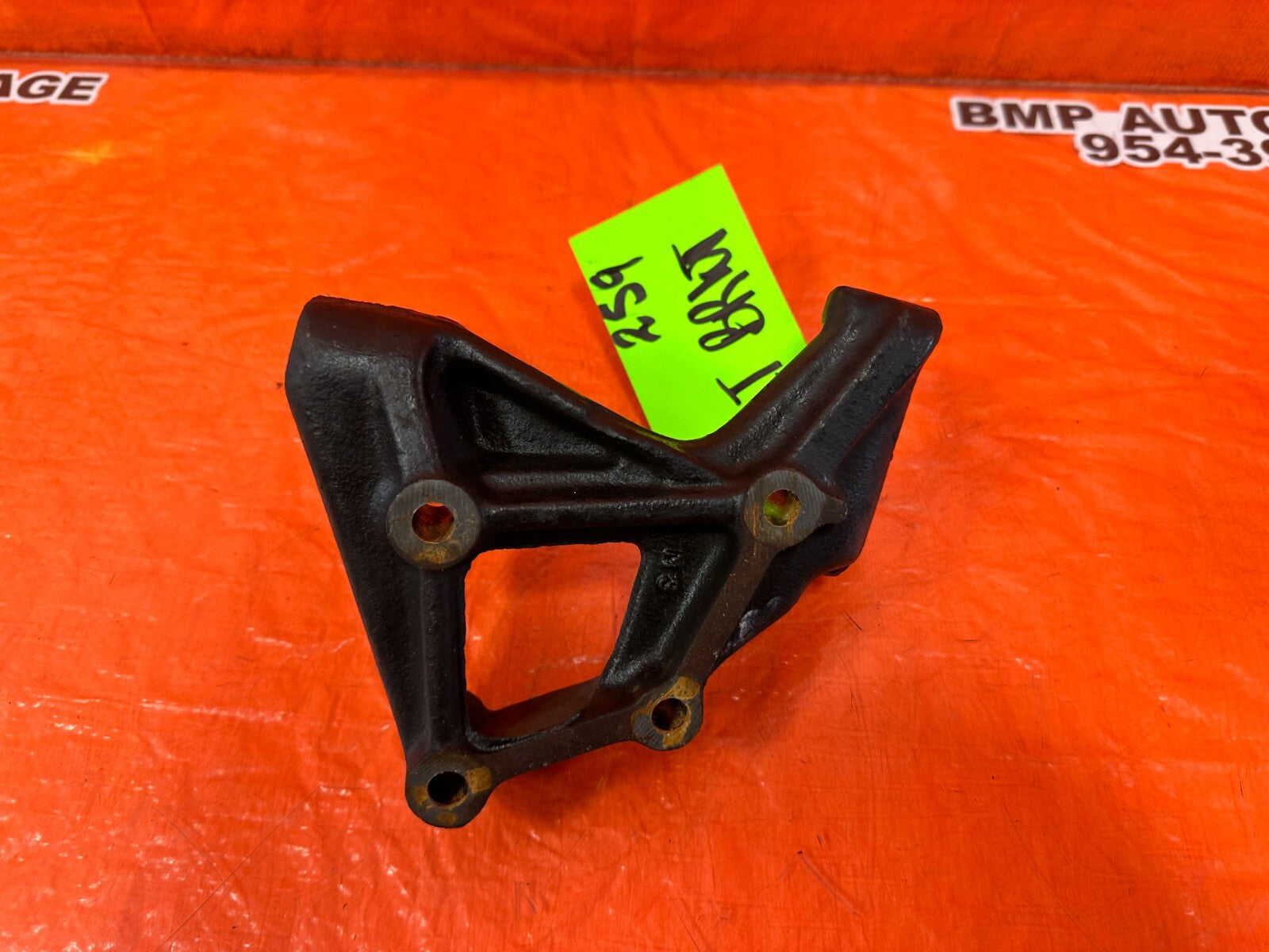 93 01 HONDA PRELUDE   H22 ENGINE MODELS ONLY   ALTERNATOR BRACKET   OEM #2596