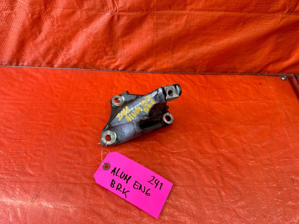 13 17 HONDA ACCORD   4 CYLINDER   FRONT ALUMINUM ENGINE BRACKET   OEM #2410