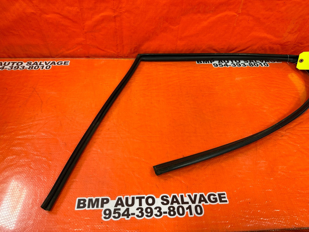 08 12 HONDA ACCORD SEDAN   RIGHT REAR WINDOW GLASS RUN CHANNEL OEM #2516