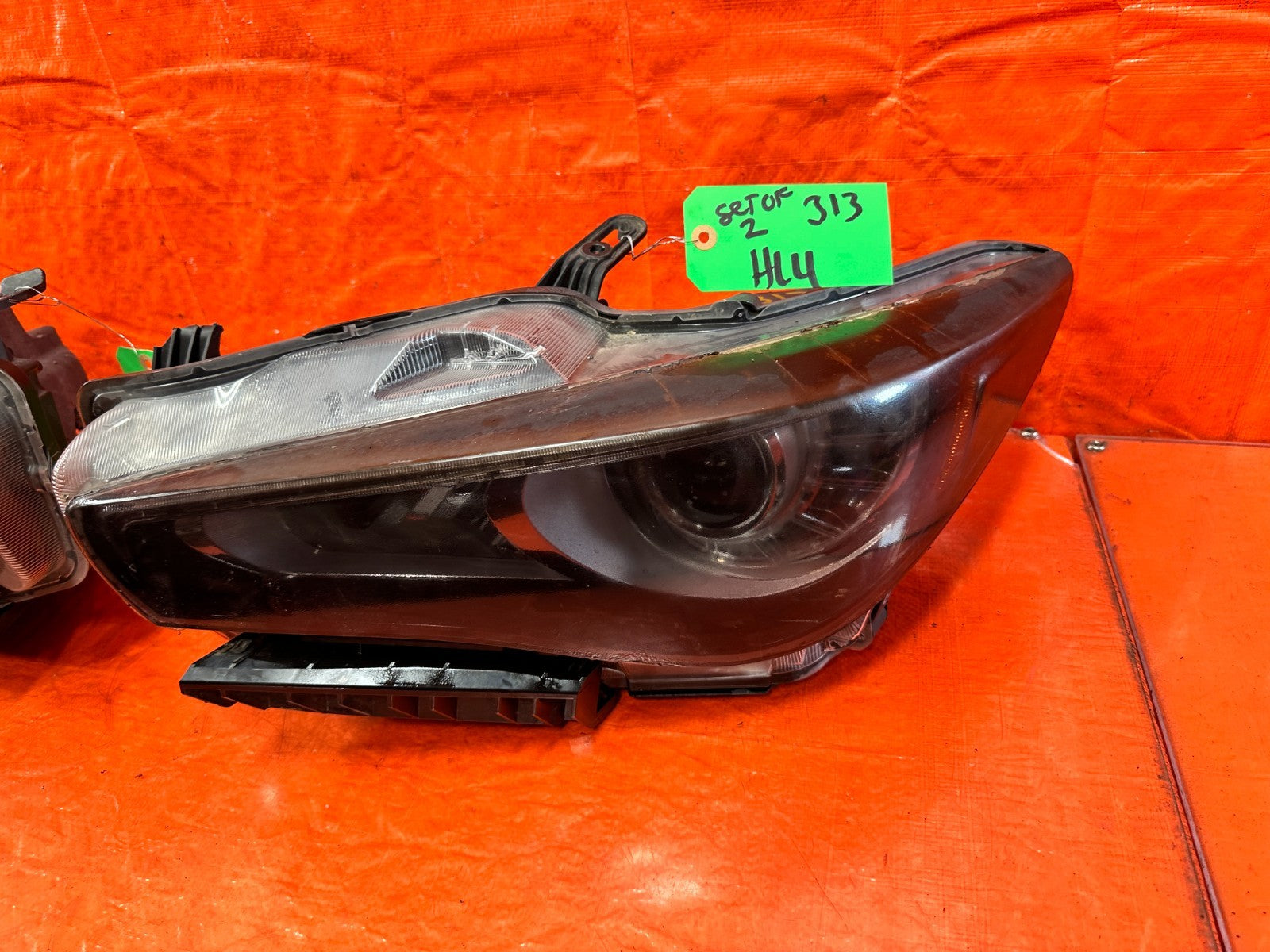 14 17 INFINITI Q50   LEFT AND RIGHT   NON AFS   HEADLIGHTS HEADLAMPS   OEM1