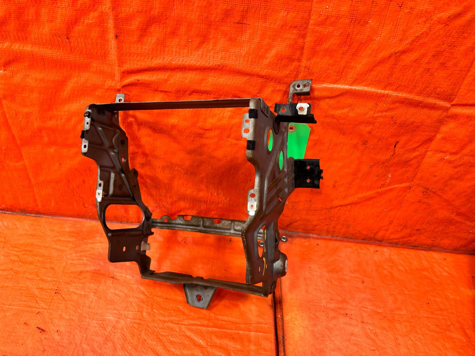 90 91 HONDA CIVIC HATCHBACK   DASHBOARD CENTER RADIO MOUNTING BRACKET OEM 3170