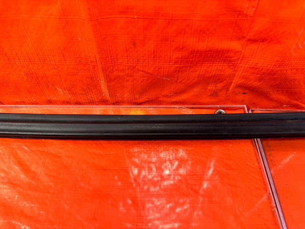94 01 ACURA INTEGRA 2D   PASSENGER RIGHT TOP OF DOOR WEATHER STRIP OEM #2812
