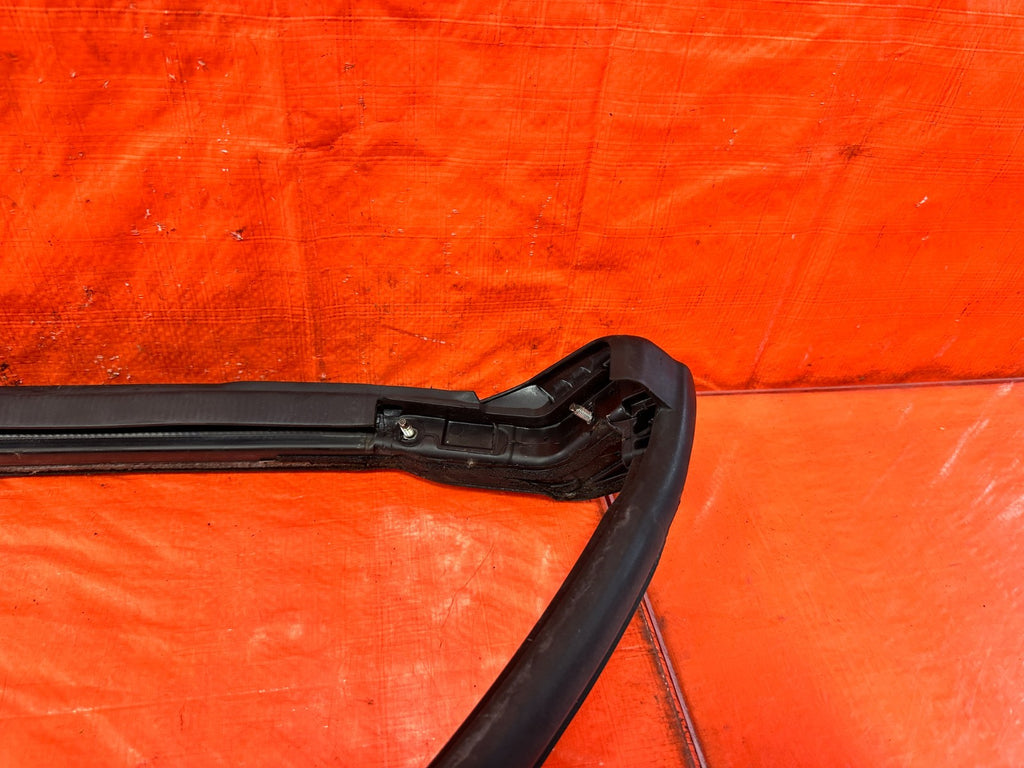 INFINITI G37 CONVERTIBLE REAR CONVERTIBLE TOP WEATHER STRIP RUBBER GASKET 310 34