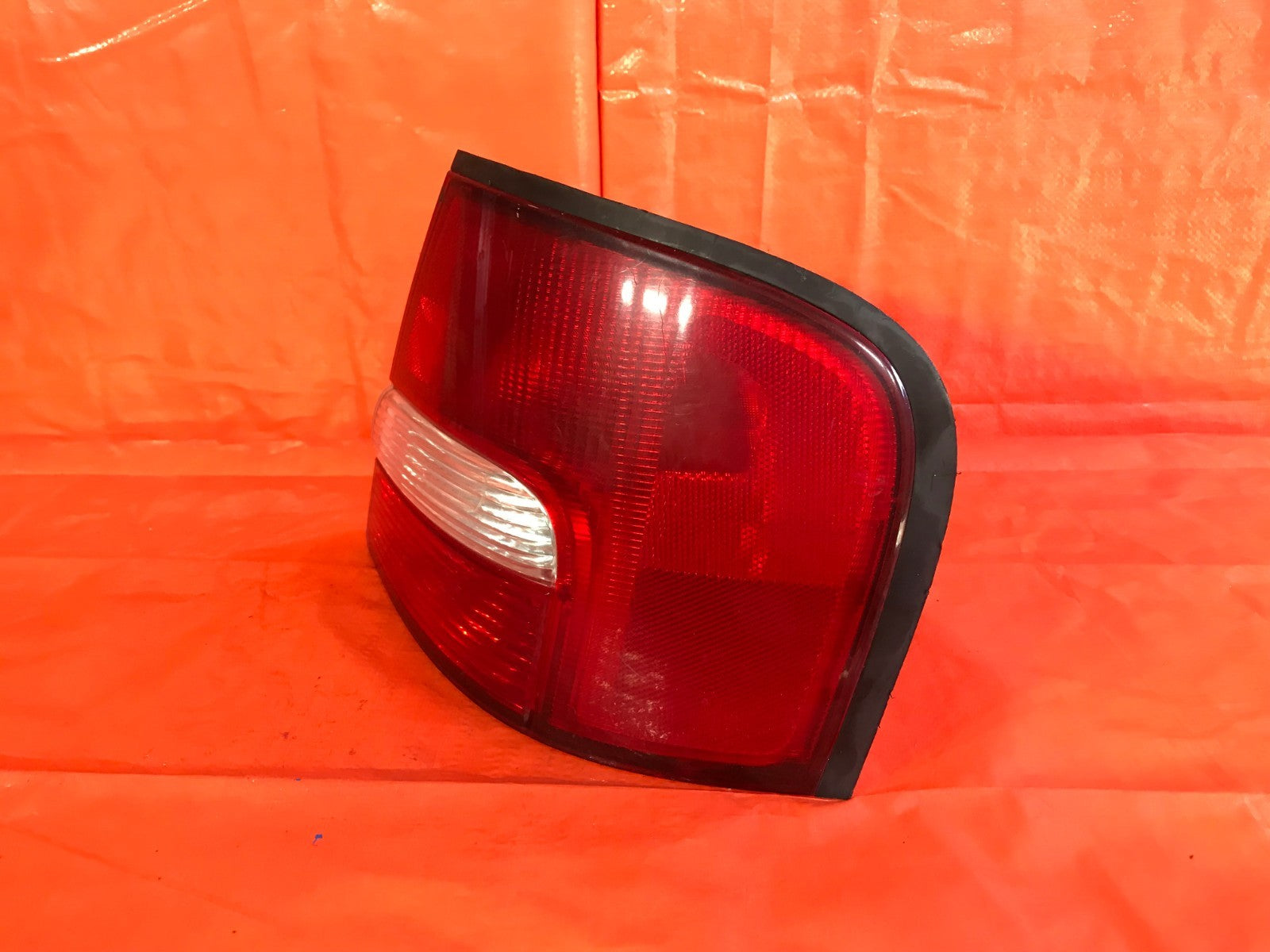 OEM 2001 01 NISSAN ALTIMA PASSENGER RIGHT TAIL LIGHT LAMP R RH   ALL RED MODEL4