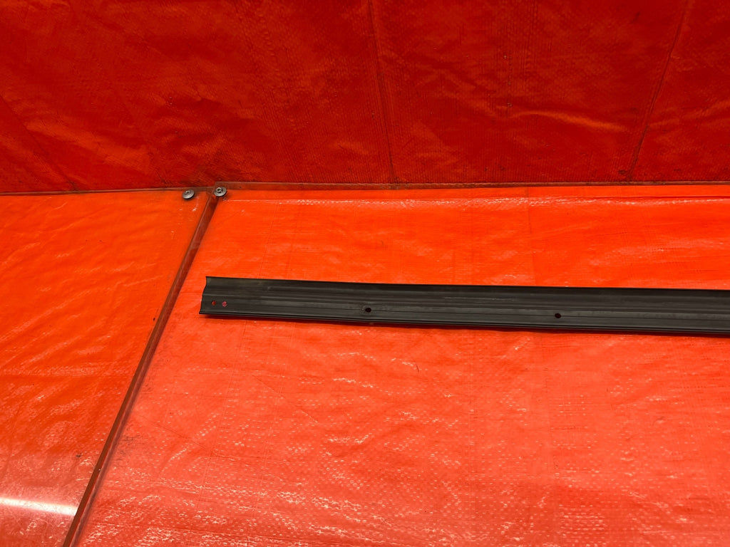08 15 INFINITI G37 & Q60   DRIVER LEFT DOOR TRIM SEAL GASKET   80839 JL00A #19012
