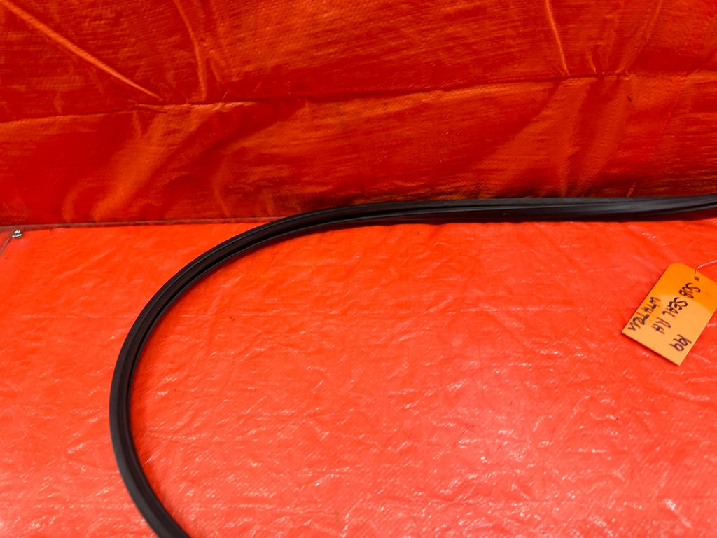 92 95 HONDA CIVIC COUPE & HATCH   RIGHT PASSENGER DOOR GLASS SUB SEAL   OEM #1997
