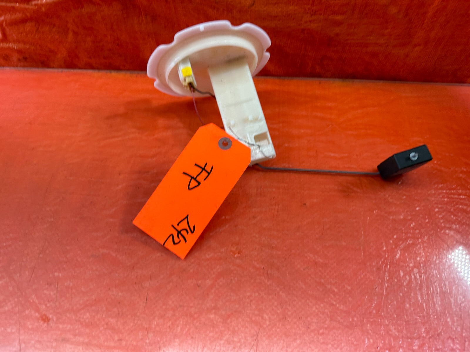 16 20 INFINITI Q50 / 17 20 Q60 3.0L GASOLINE GAS FUEL LEVEL SENSOR METER OEM 2425